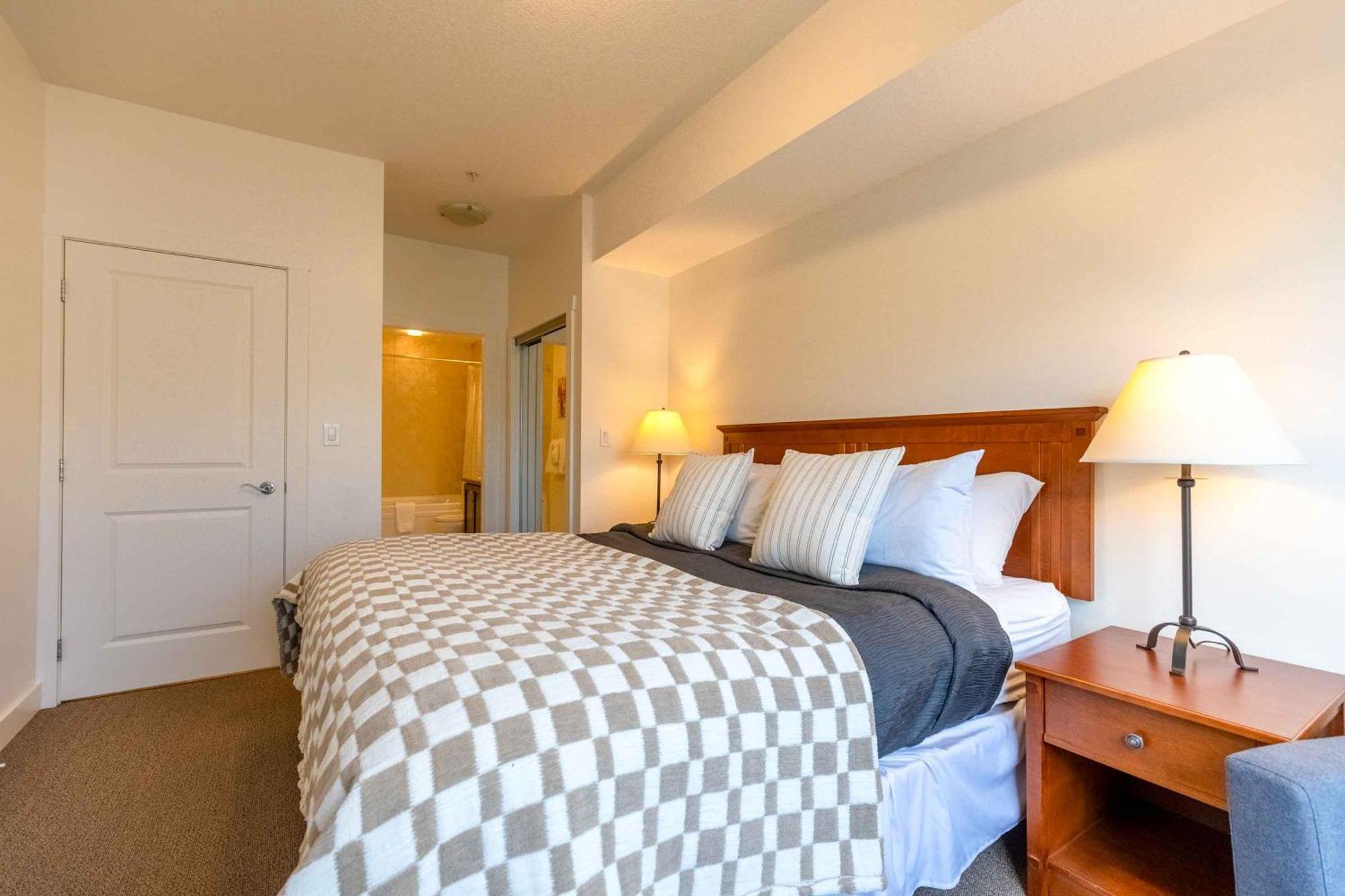 Silver Rock Condominiums By Fernie Central Reservations Exterior photo